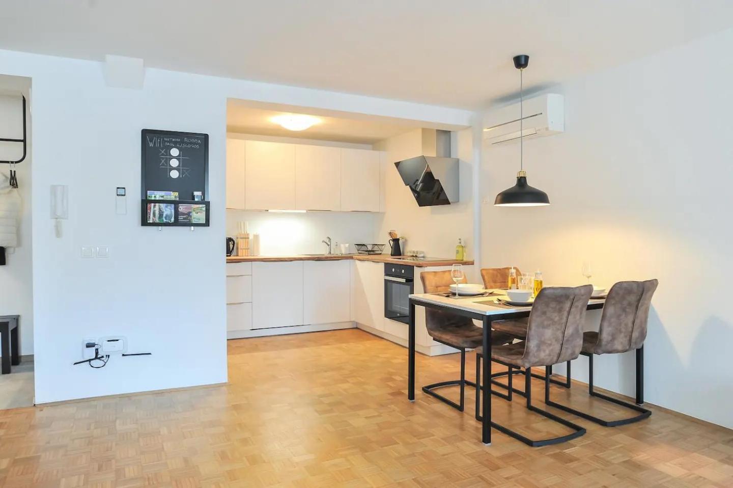 Strict City Apartments Ljubljana Eksteriør bilde
